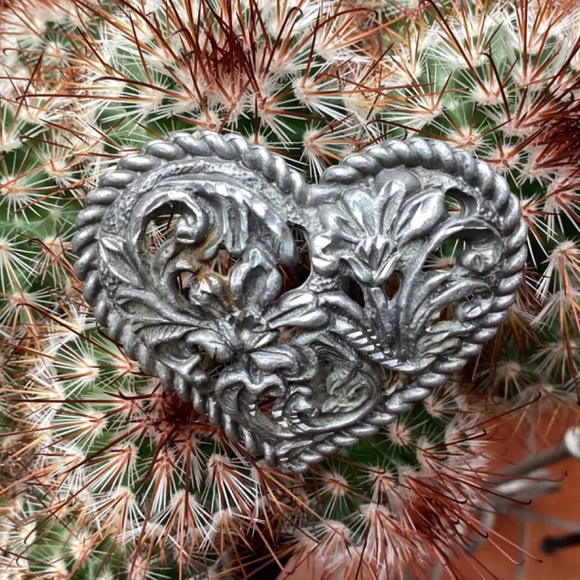 Vintage Heart Shaped Floral Design Etched Belt Buckle